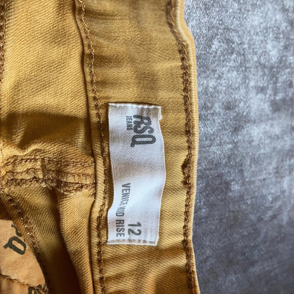 Shorts - Picture 2 of 5